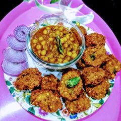 A picture of Dal Vada - an Indian snack.