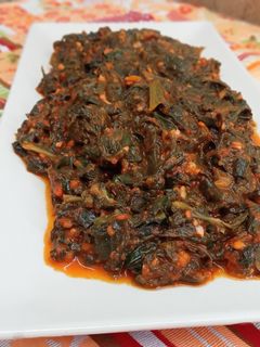 Una foto de Espinacas en salsa de tomate #para guarnición #apta para veganos