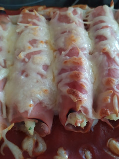 Una foto de Canelones rápidos de jamón y puré de patatas