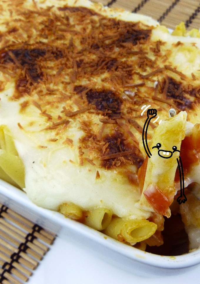 Una foto de Macarrones con sofrito y bechamel gratinados al horno