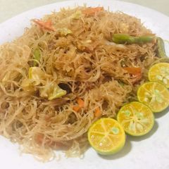 A picture of Filipino Pancit Bihon Guisado - Rice Vermicelli Noodles Stir Fry.