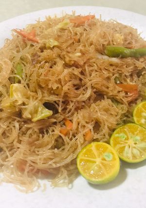 A picture of Filipino Pancit Bihon Guisado - Rice Vermicelli Noodles Stir Fry.