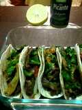 Fajitas de carne, vegetales, jalapeño picante, cilantro limón y algunas cositas más 