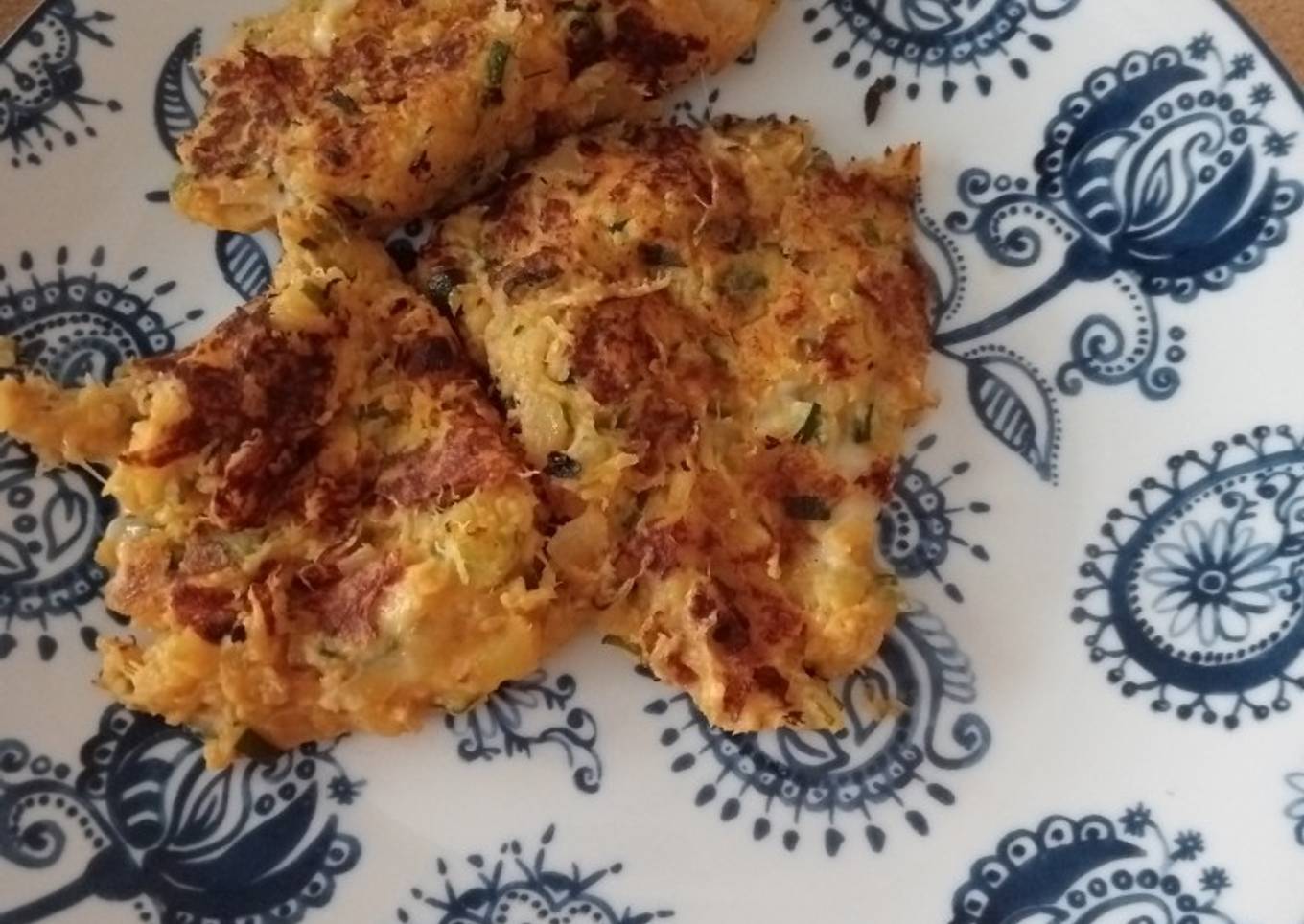 Tortitas de patata, calabacín y cebolla