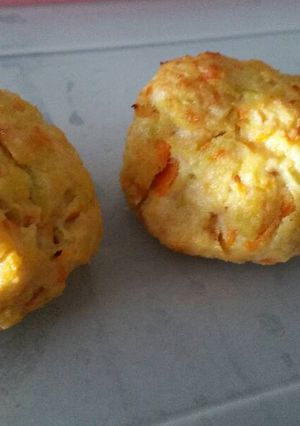 Una foto de Baby Led Weaning | Albóndigas de pollo con verduras al horno