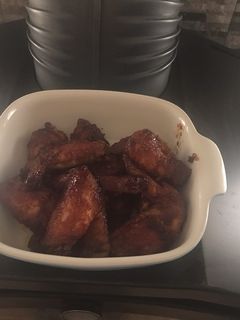 Una foto de Alitas de pollo con salsa barbacoa