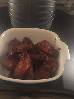 Una foto de Alitas de pollo con salsa barbacoa