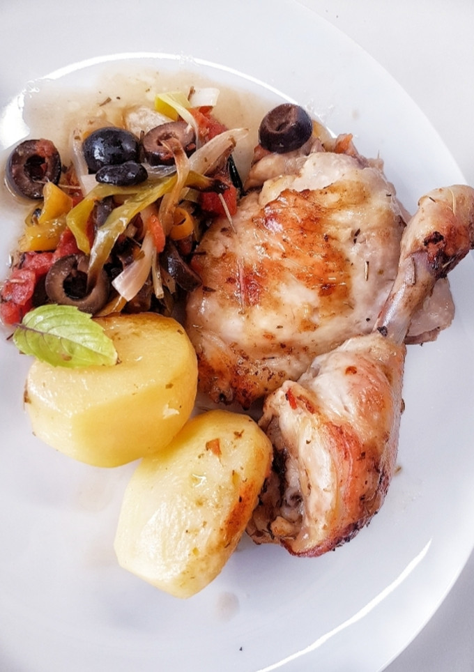 Una foto de Pollo a la mediterránea al horno