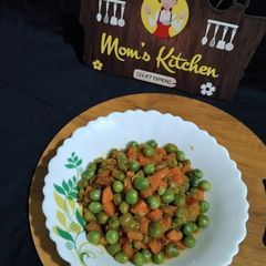 A picture of Gajar Matar Sabji.
