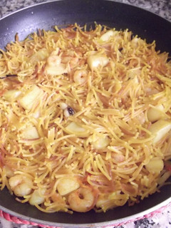 Una foto de Paella de fideos