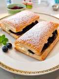 Σφολιάτα γεμιστή με κρέμα μασκαρπόνε και blueberry filling