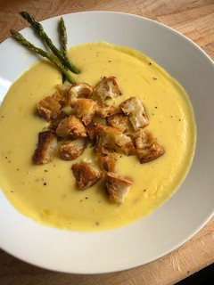 Una foto de Crema de calabaza y picatostes