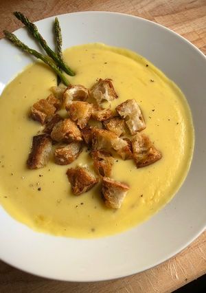 Una foto de Crema de calabaza y picatostes