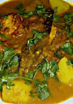 A picture of Potato and Paneer Curry.