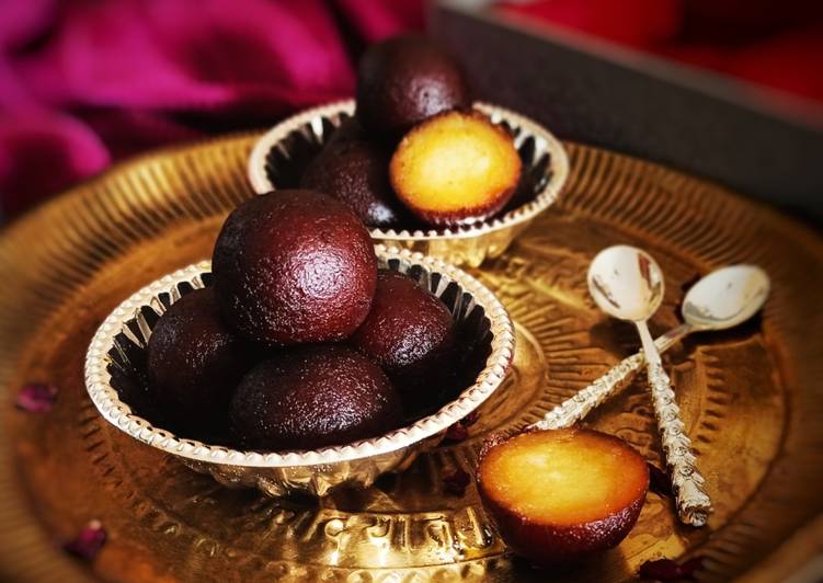 Gulab jamun with kaju cream filling