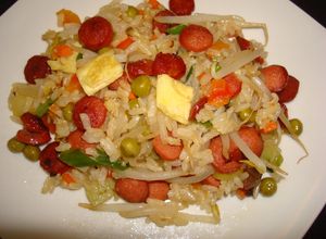 Una foto de ARROZ Jazmín INTEGRAL CON SALCHICHAS. JON STYLE