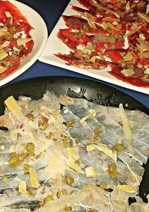 Una foto de Carpaccio de carne y mero