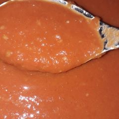 A picture of Pizza Tomato sauce.
