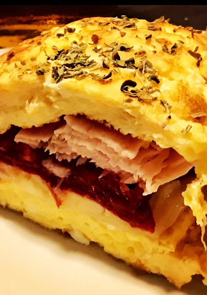 Una foto de “Bocadillo” de tortilla relleno
