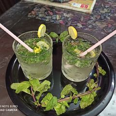 A picture of Mint lemon mojito.