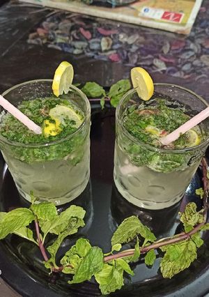 A picture of Mint lemon mojito.