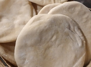 Una foto de Pan Árabe / Pita súper fácil