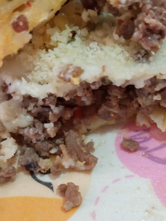 Una foto de Soufflé de carne y papas fritas