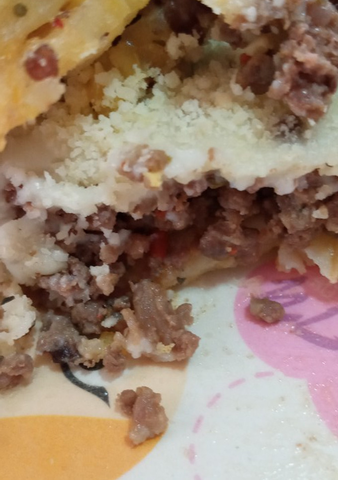 Una foto de Soufflé de carne y papas fritas