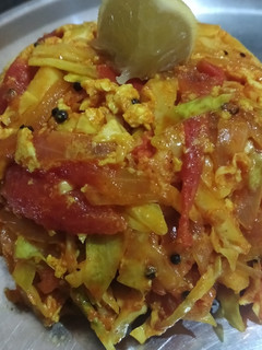 कोबी अंडा बुर्जी (kobi anda bhurji recipe in marathi) रेसिपी चे मुख्य फोटो