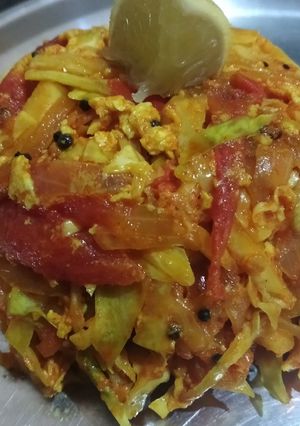 कोबी अंडा बुर्जी (kobi anda bhurji recipe in marathi) रेसिपी चे मुख्य फोटो 