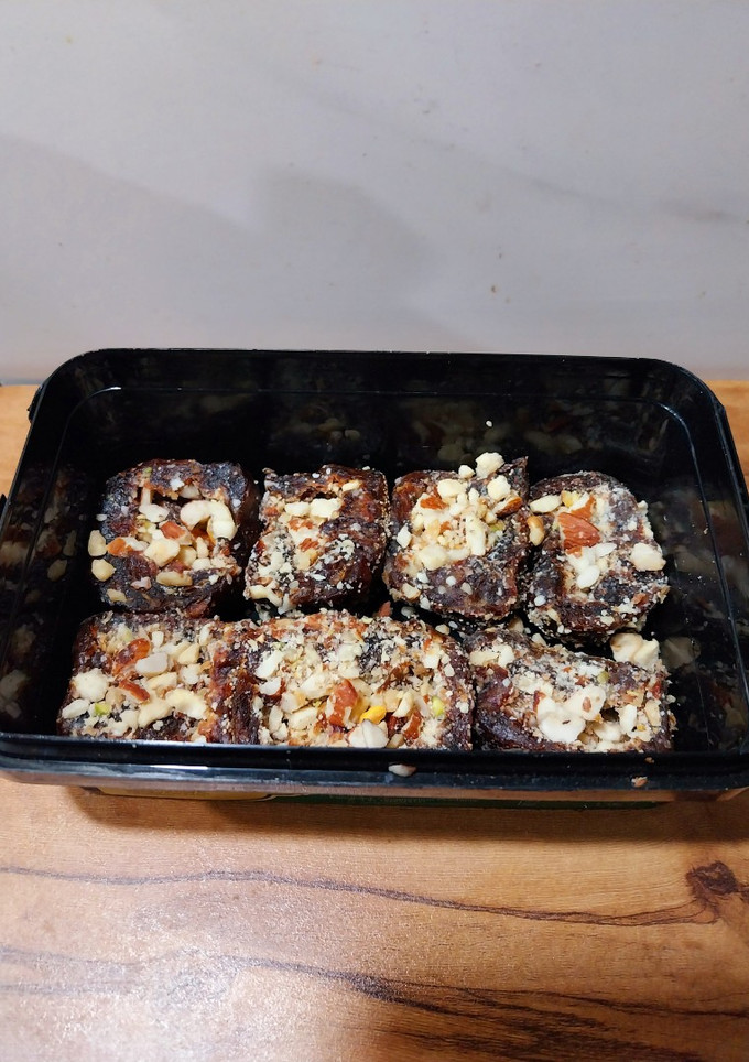 A picture of Dates- Nuts Roll.