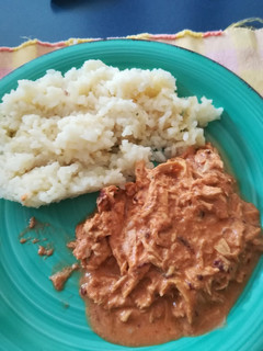 Una foto de Pollo deshebrado en crema de chile chipotle