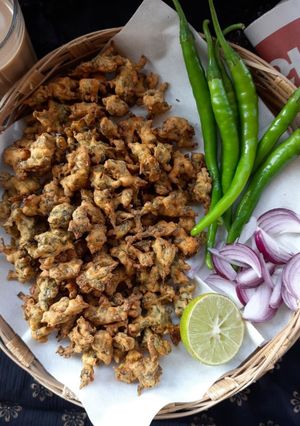 A picture of Kumbhaniya Bhajiya.