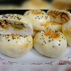A picture of Chicken stuffed buns.