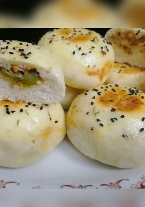 A picture of Chicken stuffed buns.