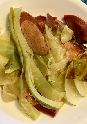 A picture of Andouille and Cabbage.