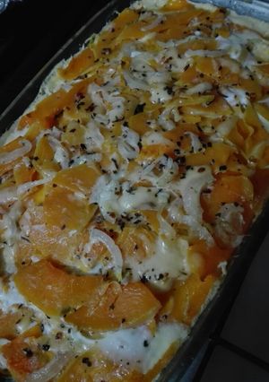 Una foto de Milhojas de calabaza, papa y cebolla