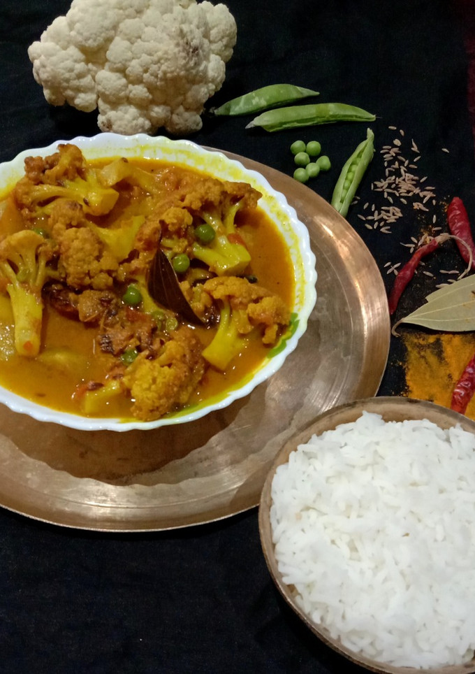 ফুলকপির ডালনা (foolkopir dalna recipe in Bengali) রেসিপির প্রধান ছবি