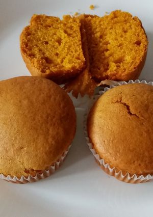 A picture of Pumpkin Cupcakes.