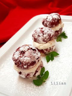 Φωτογραφία της συνταγής Red velvet cookies με μους λευκής σοκολάτας