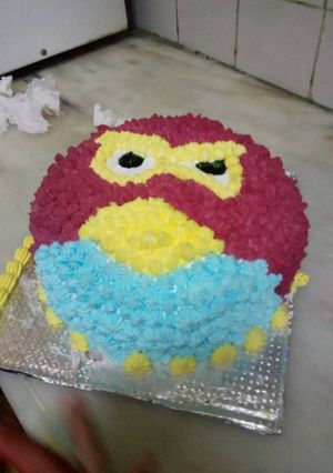 A picture of Angry bird cake.