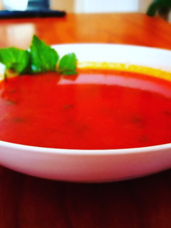 Una foto de Sopa de tomate a la aroma de apio