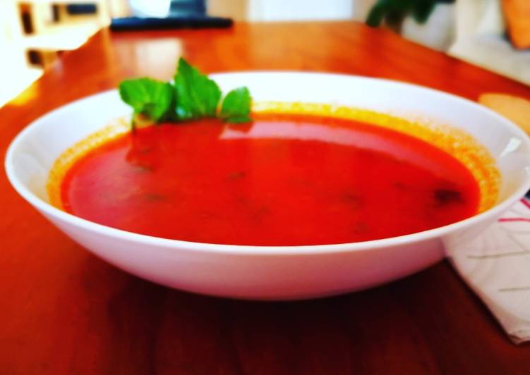 Sopa de tomate a la aroma de apio