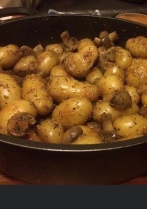 Une photo de Pommes de terre grenaille aux champignons et herbes de Provence