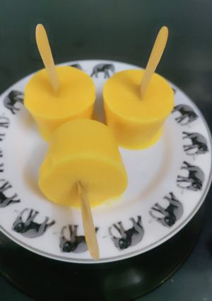 A picture of Muskmelon popsicle.
