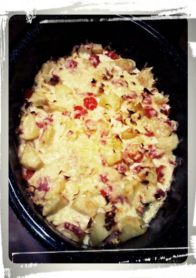 Mamas deftiger Kartoffelgratin mit Ei, Tomate und Salami Rezept von ...