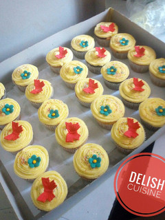 A picture of Butterscotch cupcakes with buttercream icing & toppings 😋.