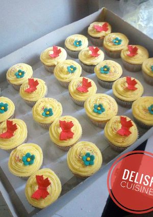A picture of Butterscotch cupcakes with buttercream icing & toppings 😋.