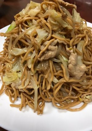 A picture of Yakisoba (Japanese stir fry noodles).