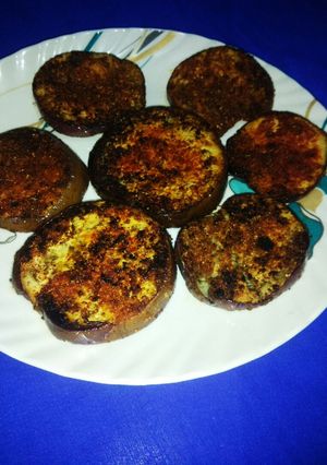 बैंगन भाजा (Baingan Bhaja recipe in hindi) रेसिपी मुख्य फोटो